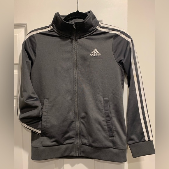 Adidas Boys Size: 10/12 - Picture 1 of 4